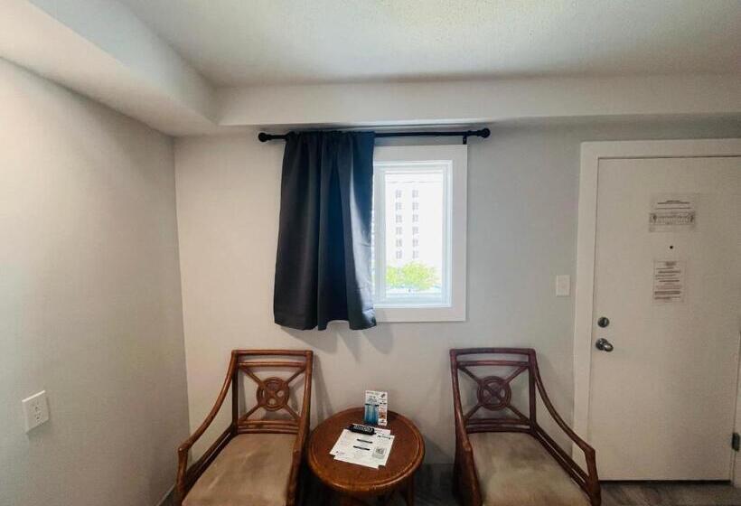 Admiral Resort Motel