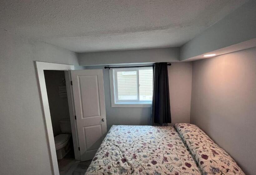 Admiral Resort Motel