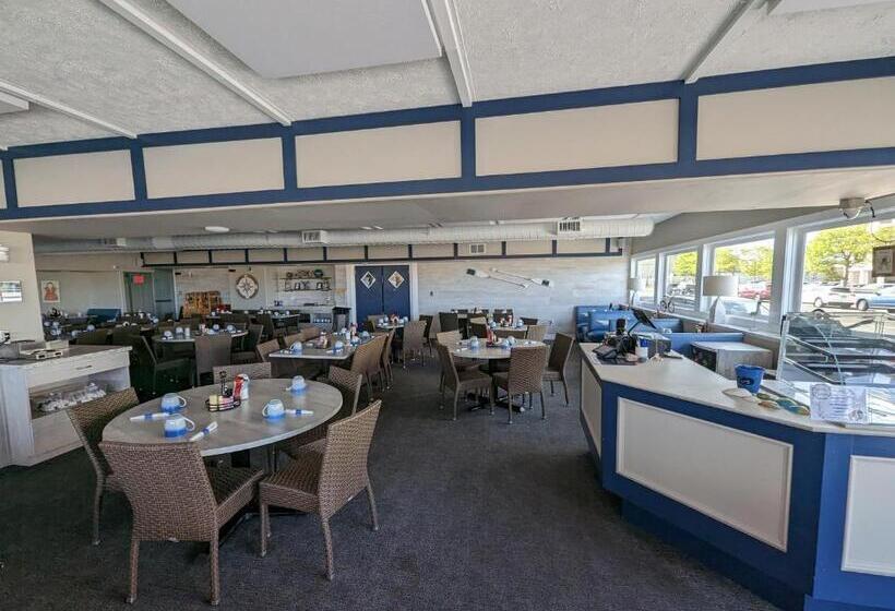 Admiral Resort Motel