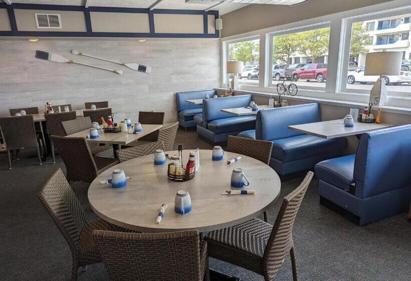 Admiral Resort Motel