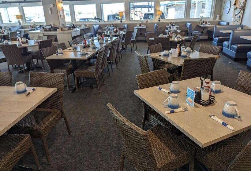 Admiral Resort Motel