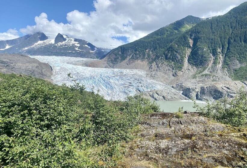 Alaskan Hotel And Bar