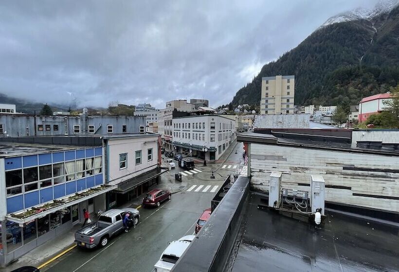 Alaskan Hotel And Bar