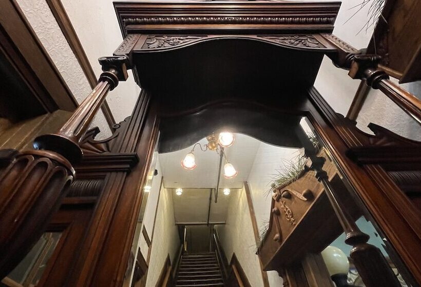 Alaskan Hotel And Bar