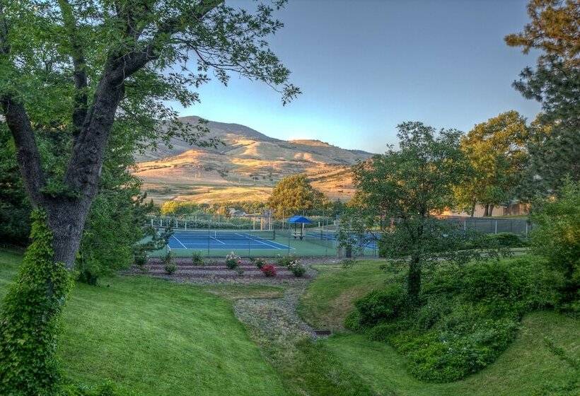 Ashland Hills Hotel & Suites