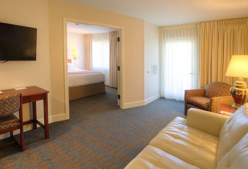 Ashland Hills Hotel & Suites