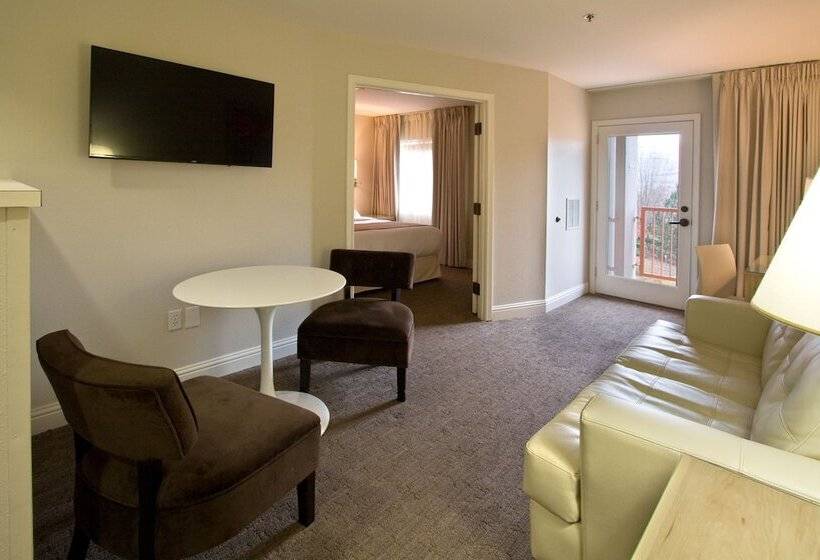 Ashland Hills Hotel & Suites