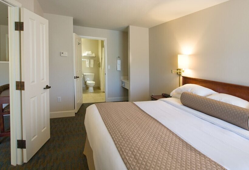 Ashland Hills Hotel & Suites