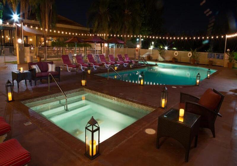 Отель Airtel Plaza