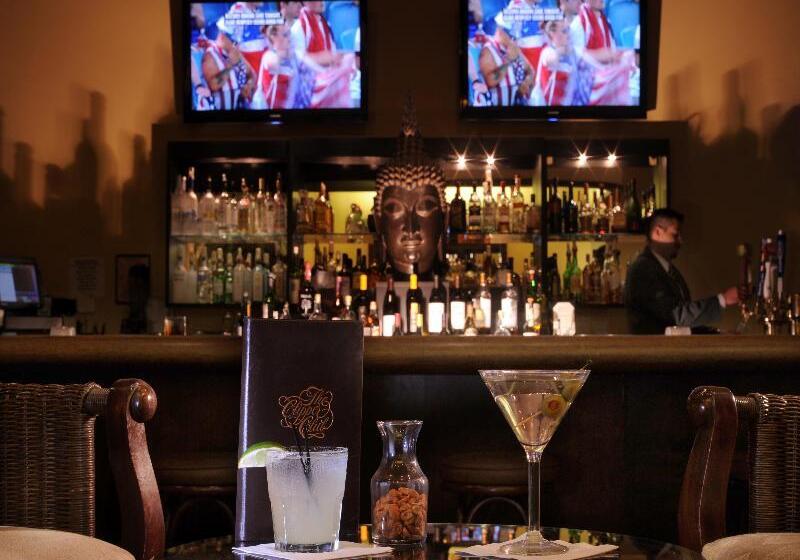 Отель Airtel Plaza