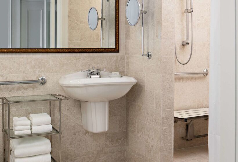 Отель Amway Grand Plazacurio Collection By Hilton