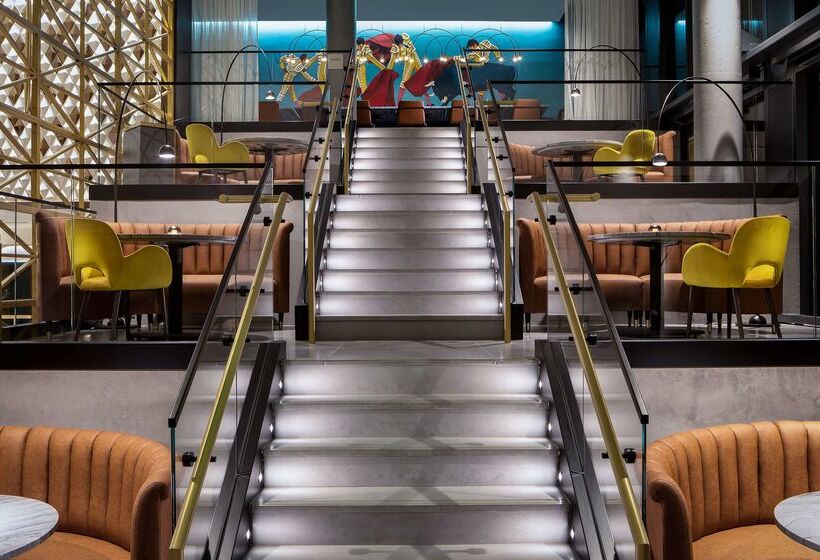 Отель Amway Grand Plazacurio Collection By Hilton