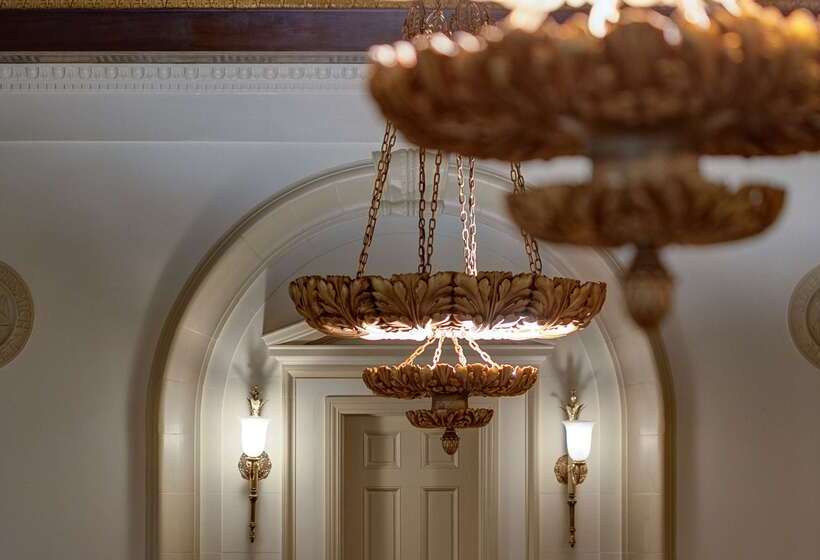 Отель Amway Grand Plazacurio Collection By Hilton