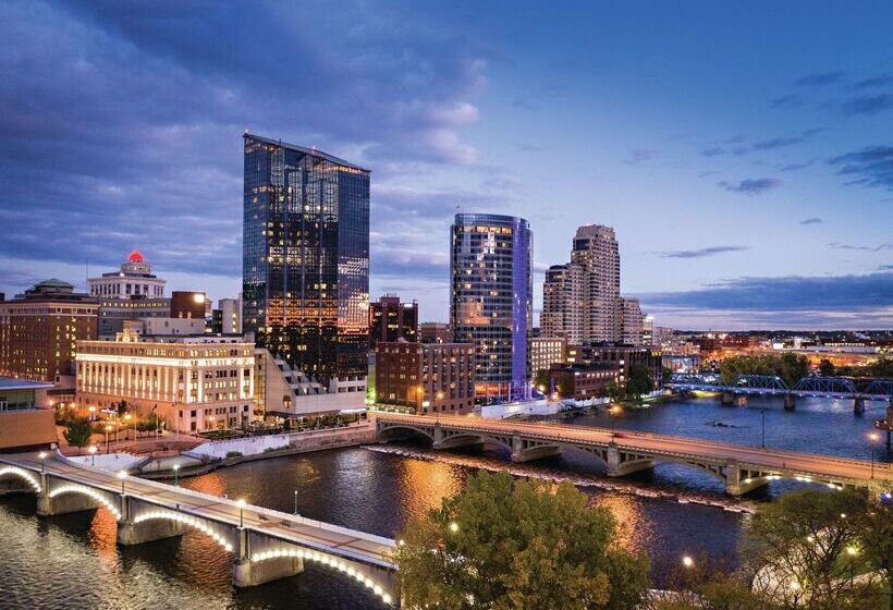 Отель Amway Grand Plazacurio Collection By Hilton