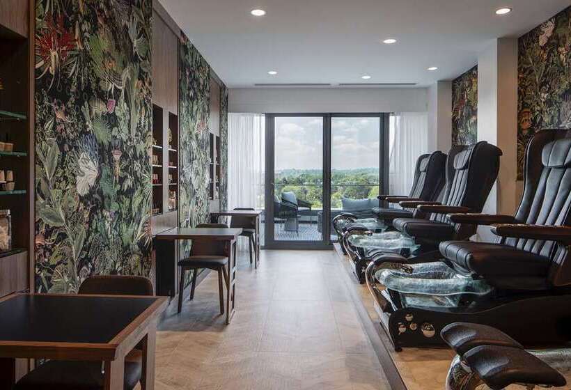 Отель Amway Grand Plazacurio Collection By Hilton