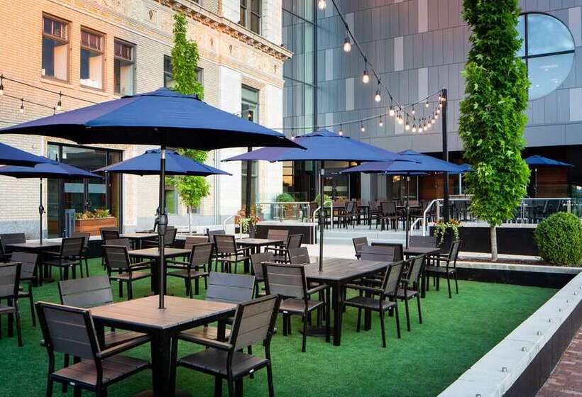 Отель Amway Grand Plazacurio Collection By Hilton