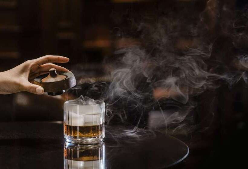 Отель Amway Grand Plazacurio Collection By Hilton