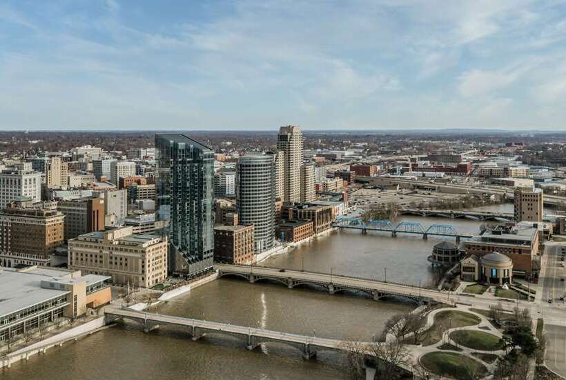 Отель Amway Grand Plazacurio Collection By Hilton