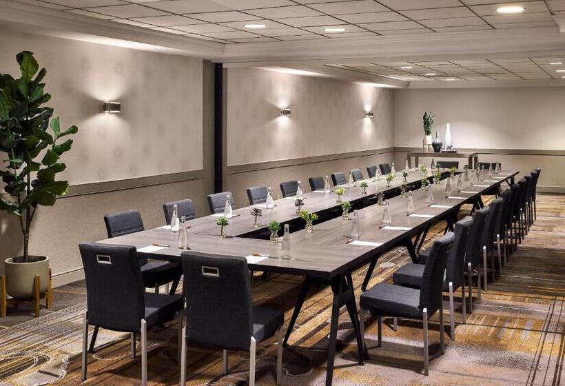 Отель Anaheim Marriott