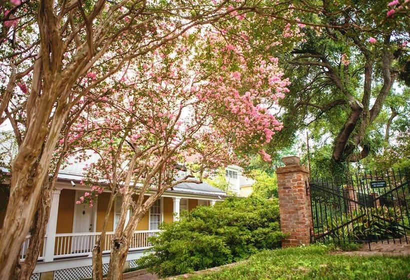 Отель Anchuca Historic Mansion & Inn