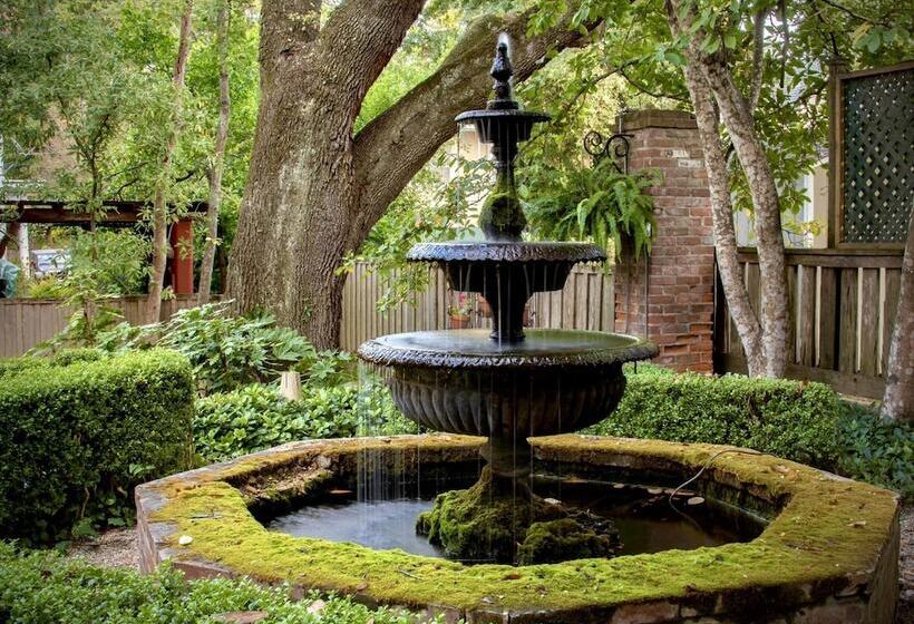 Отель Anchuca Historic Mansion & Inn