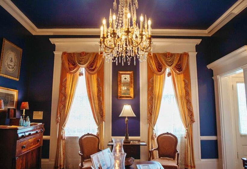 Отель Anchuca Historic Mansion & Inn