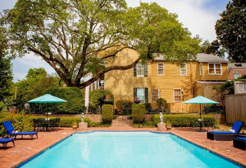 Отель Anchuca Historic Mansion & Inn