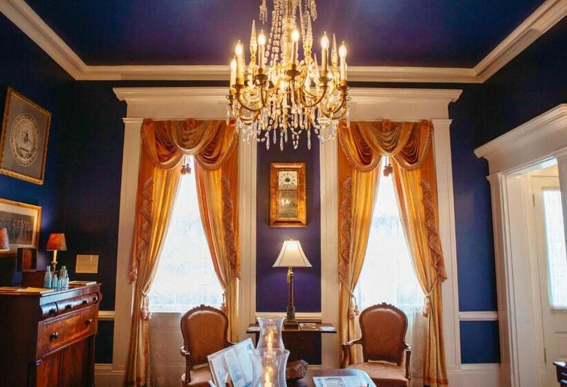 Отель Anchuca Historic Mansion & Inn