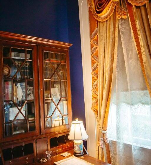 Отель Anchuca Historic Mansion & Inn