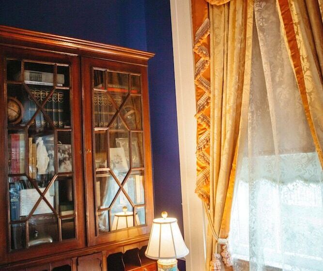 Отель Anchuca Historic Mansion & Inn