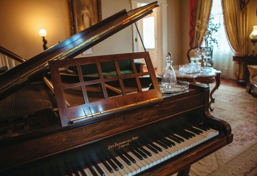 Отель Anchuca Historic Mansion & Inn