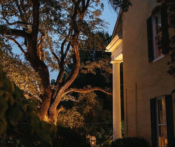 Отель Anchuca Historic Mansion & Inn