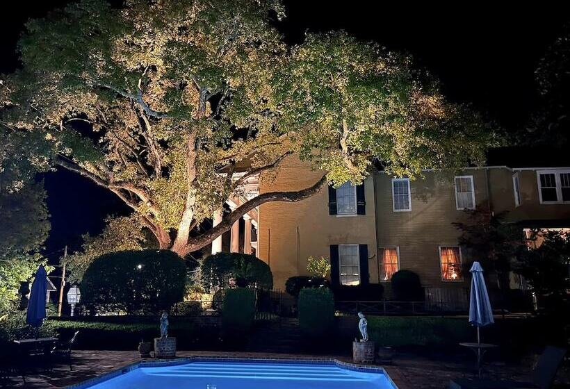 Отель Anchuca Historic Mansion & Inn