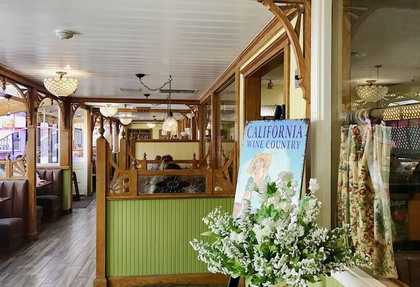 فندق Apple Farm Inn