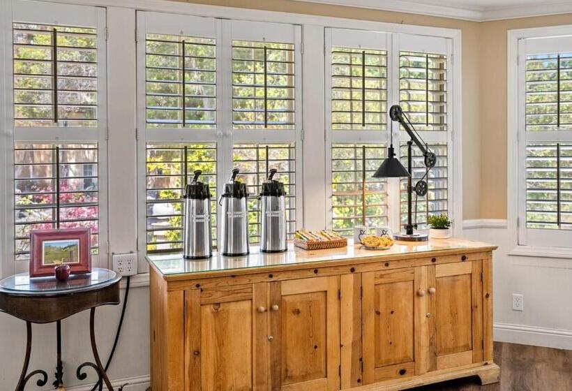 فندق Apple Farm Inn