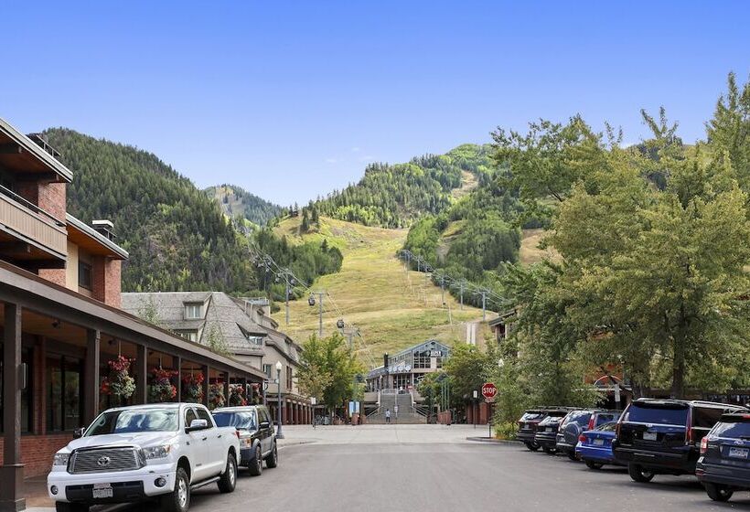 هتل Aspen Square Condominium