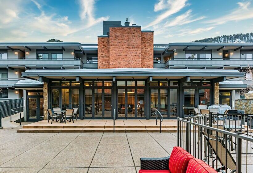 هتل Aspen Square Condominium