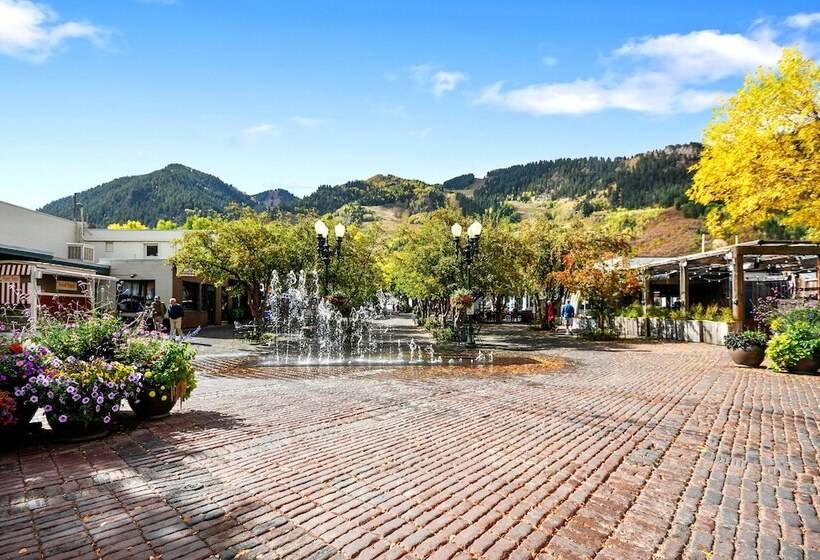 ホテル Aspen Square Condominium