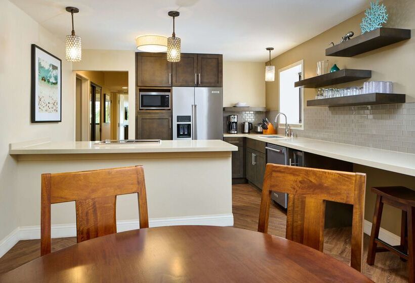 בית מלון כפרי Aston Waikiki Beach Tower