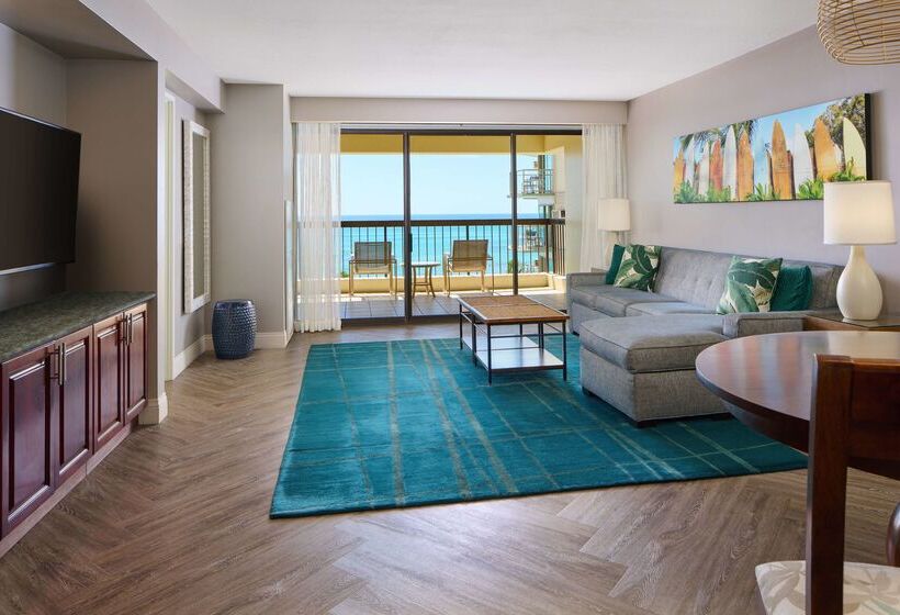 בית מלון כפרי Aston Waikiki Beach Tower