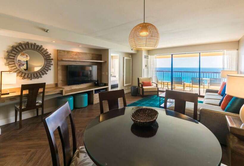 בית מלון כפרי Aston Waikiki Beach Tower