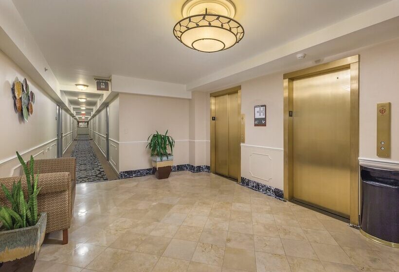 هتل Club Wyndham Avenue Plaza