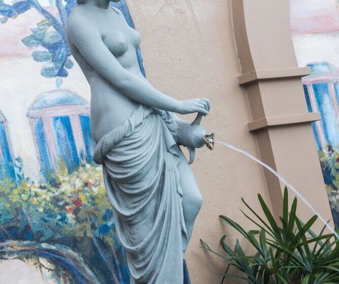 هتل Club Wyndham Avenue Plaza