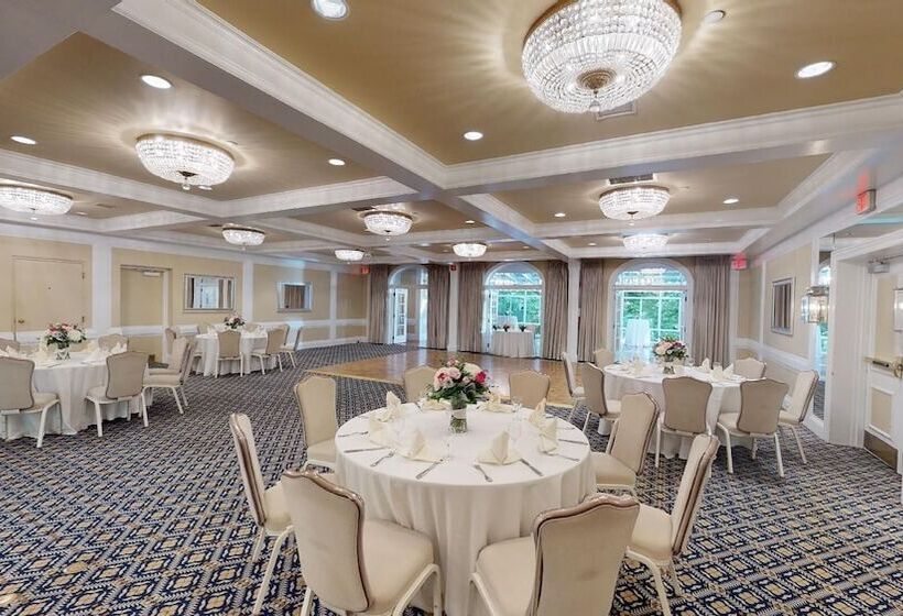 فندق Avon Old Farms