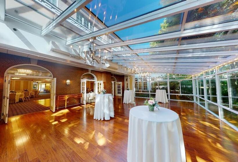 فندق Avon Old Farms