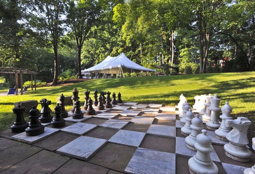 فندق Avon Old Farms