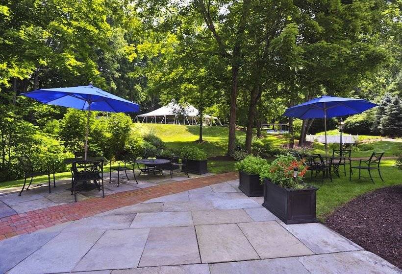 فندق Avon Old Farms