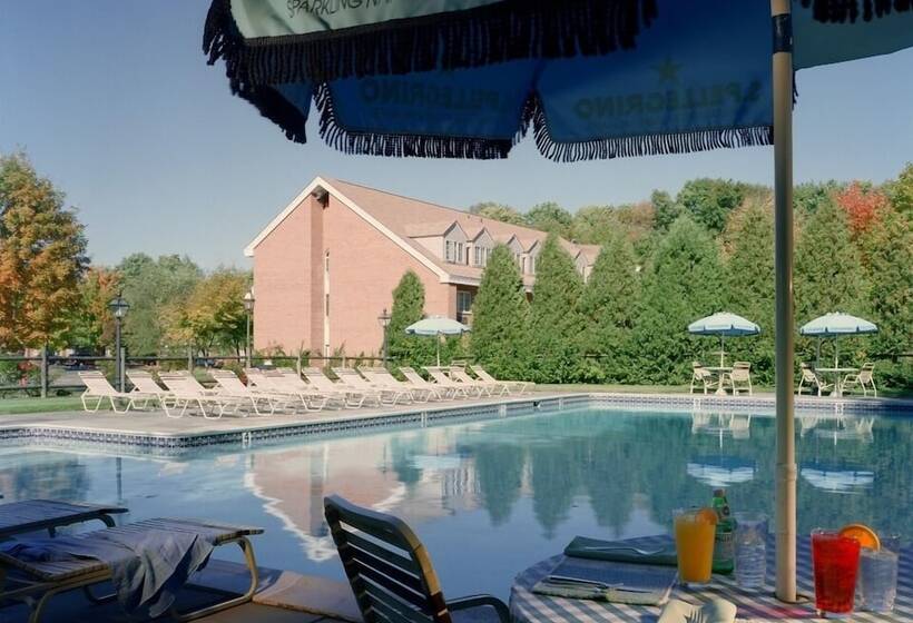 فندق Avon Old Farms