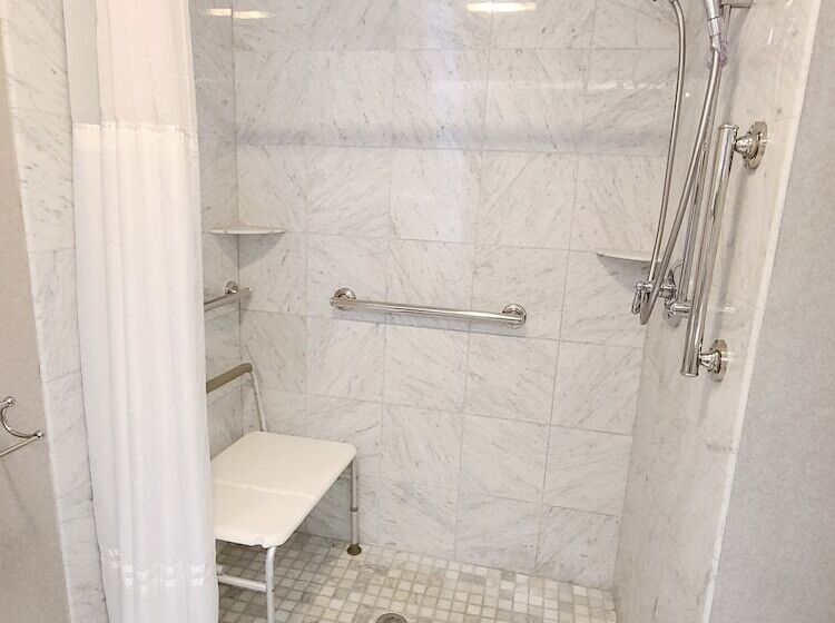 فندق Avon Old Farms