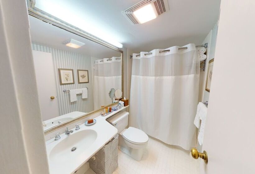 فندق Avon Old Farms